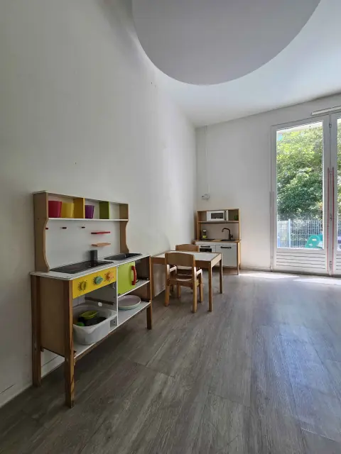 La cuisine pour jouer et imiter
